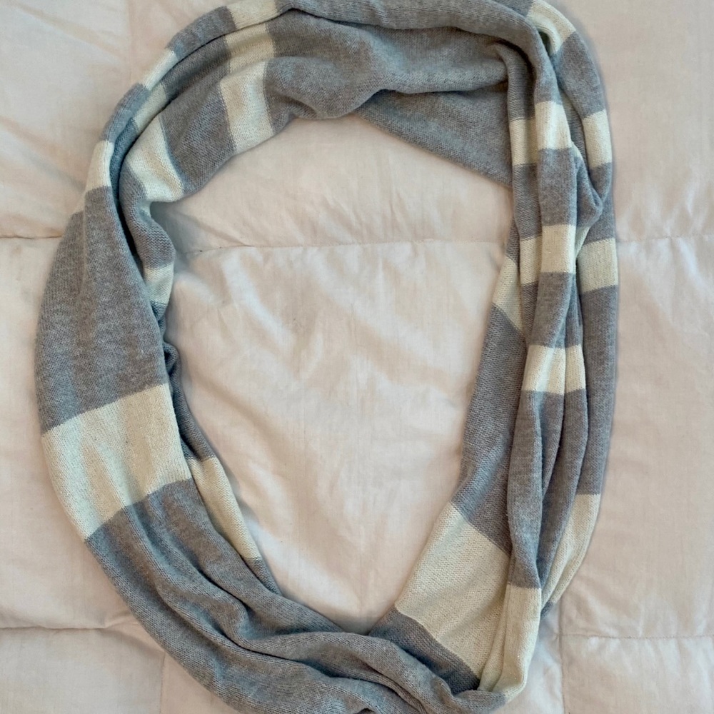 Gray and white scarf
